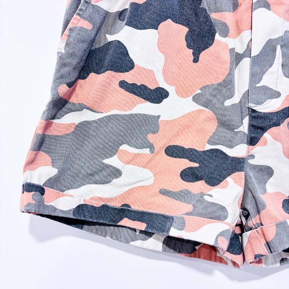 STREETWEAR SOCIETY Pink and green camouflage shorts - Picture 3 of 7